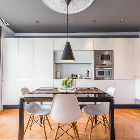 Apartment Spacious Place With Wi-fi, Air-con
